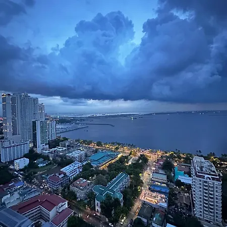 Malate Bayview Mansion City View And Seaview Room